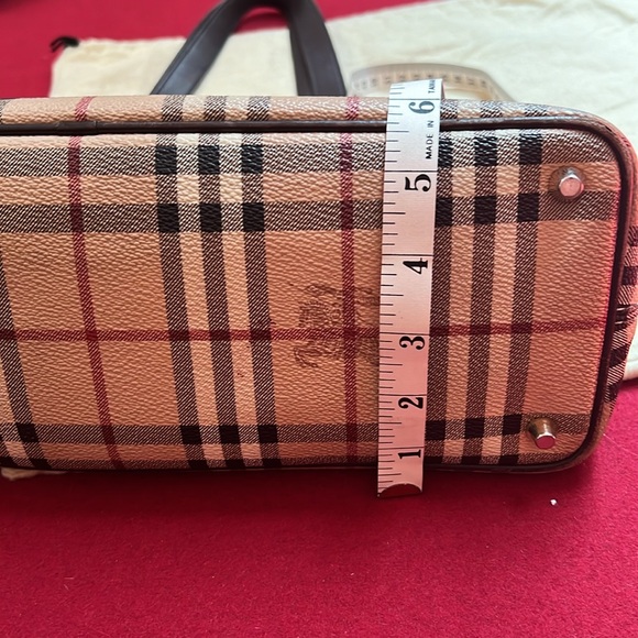 EUC Authentic Burberry Haymarket Check Coated Canvas onslow tote Zipper bag ๐ - Picture 10 of 15